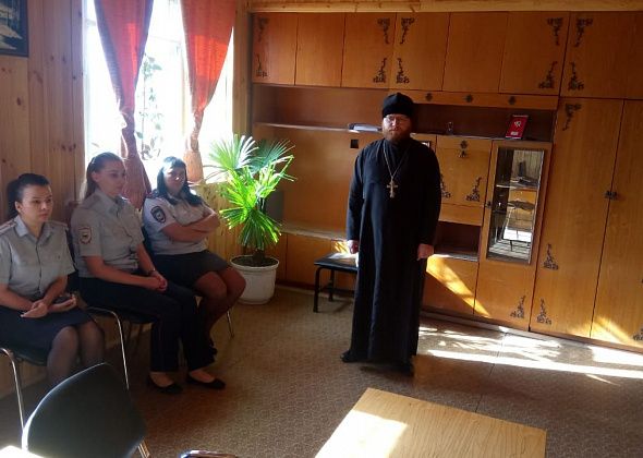 Настоятель сосьвинского храма рассказал полицейским о православии