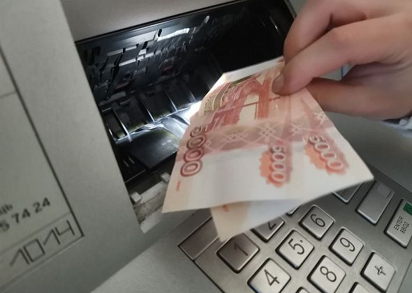 МВД предупредило о новой схеме мошенников с картой в банкомате