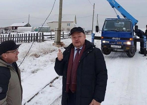 Депутат ЗакСо посетил Гари. Обсуждались бюджетные вопросы и модернизация сети освещения