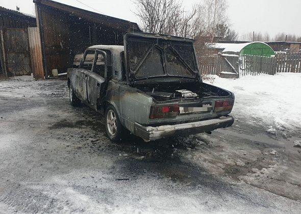 Полиция проводит проверку из-за горевшего в Сосьве автомобиля