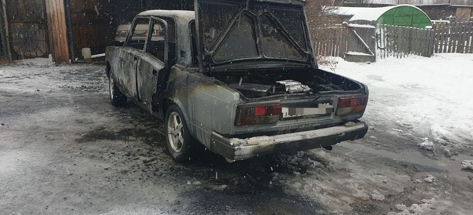 Полиция проводит проверку из-за горевшего в Сосьве автомобиля