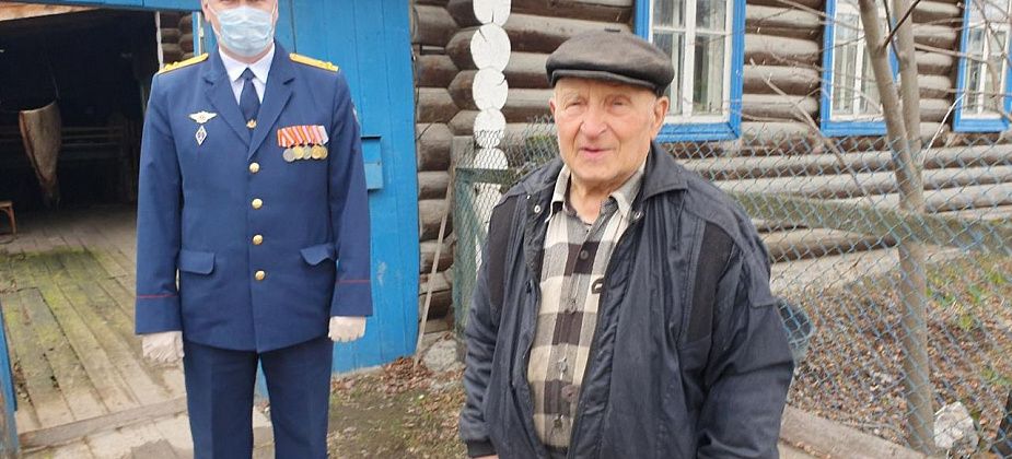 Совет ветеранов и сотрудники ЛИУ-23 навестили тружеников тыла