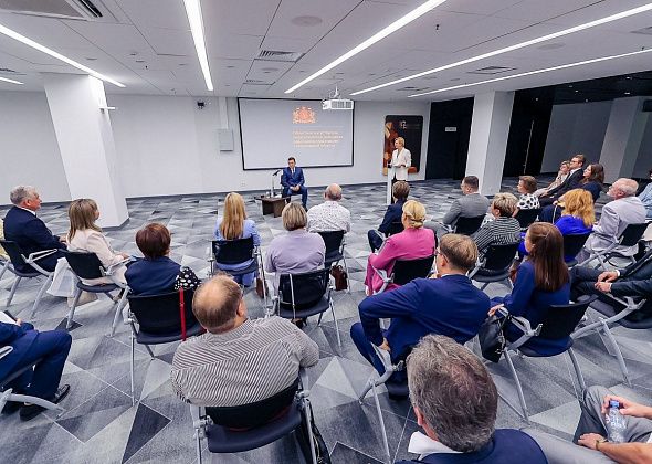 Евгений Куйвашев рассказал о мерах поддержки уральских учителей на областном августовском педсовете 