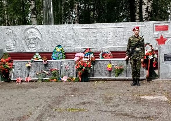 В Сосьве возложили цветы к мемориалу в Парке Победы