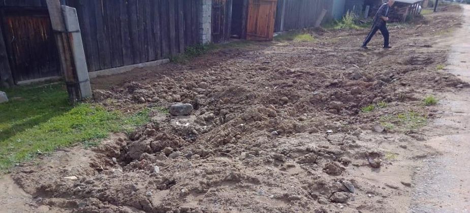 Жительница села Романово просит восстановить дорогу после коммунальной аварии