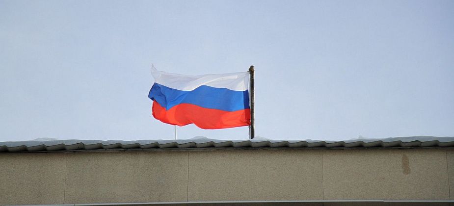 На закупку флагов и гербов России для школ выделят более 970 миллионов рублей