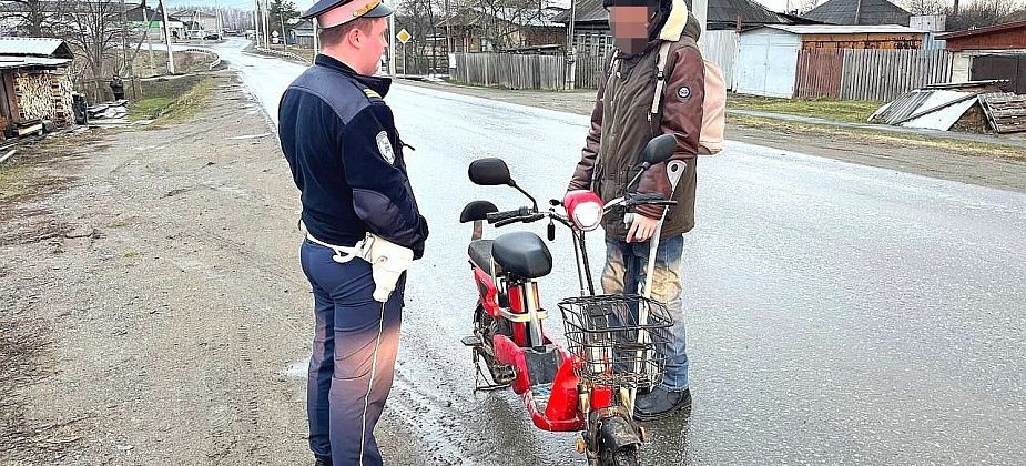 Госавтоинспекция остановила в Сосьве бесправного водителя электроскутера 