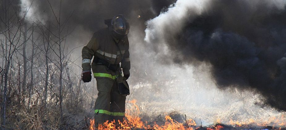 В поселке Ис сгорел двухэтажный барак - 45 человек остались без крова. Просят помочь