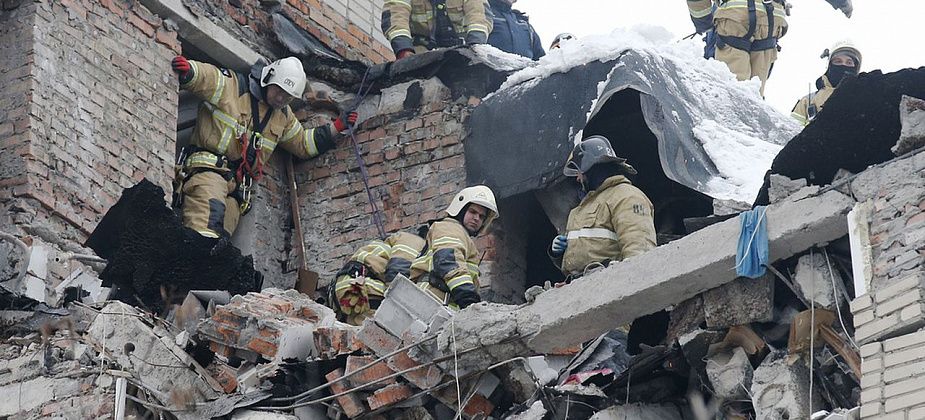 Под завалами дома в Шахтах обнаружено тело еще одной погибшей