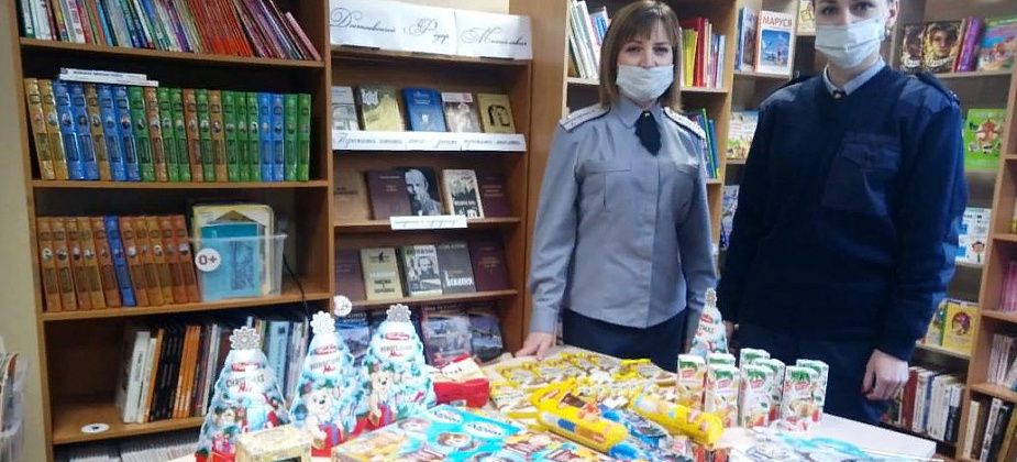 Сотрудники сосьвинской колонии помогли Деду Морозу 