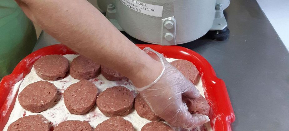 В сосьвинской колонии заработал котлетный автомат