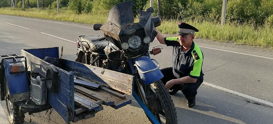 В Восточном мотоциклист без прав не справился с "Уралом", попал в ДТП и впал в кому