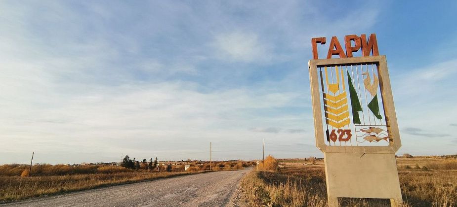 Пьяный гаринец посадил за руль бесправника. А после того, как они уехали в кювет, ударил полицейского ногой в грудь