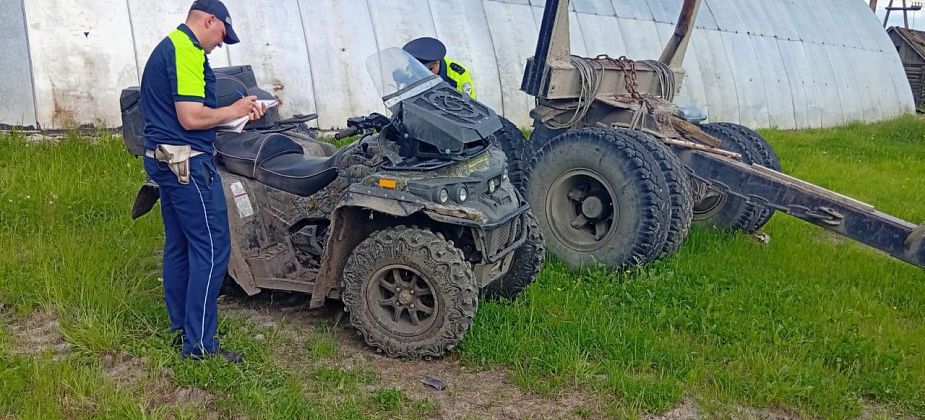 В Гарях мотовездеход врезался в забор. Водителя госпитализировали с травмой головы и переломом ребер