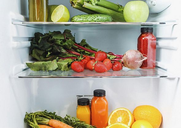 Как правильно хранить продукты и что нельзя ставить на одну полку холодильника?