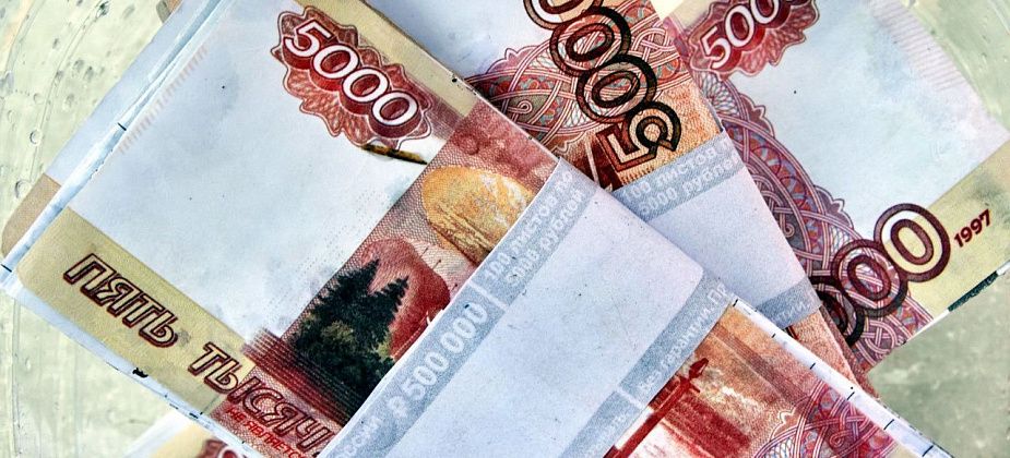 Жена мэра свердловского города отдала мошенникам почти 14 миллионов рублей