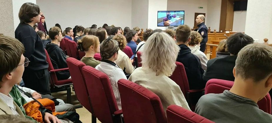 Суд отменил регистрацию списка «Яблока» на выборах в Заксобрание