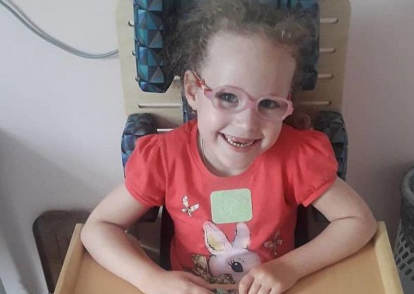 На оплату курса реабилитации для шестилетней Кристины не хватает 110 тысяч рублей. Поможем?