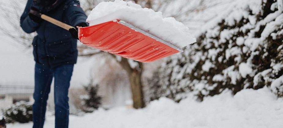 Чистить снег без вреда для здоровья и максимально эффективно 