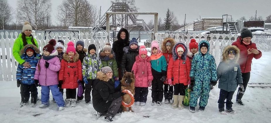 Кинологи колонии Гарей провели урок для первоклашек