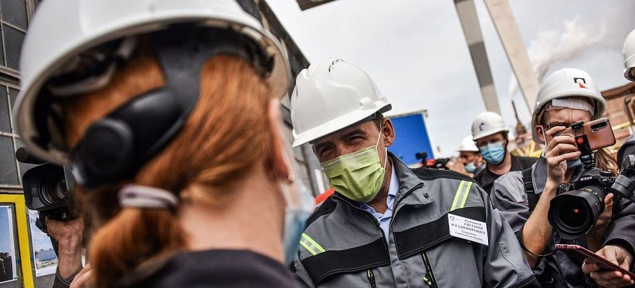 Металлургам – поздравления, главе города – 200 вопросов