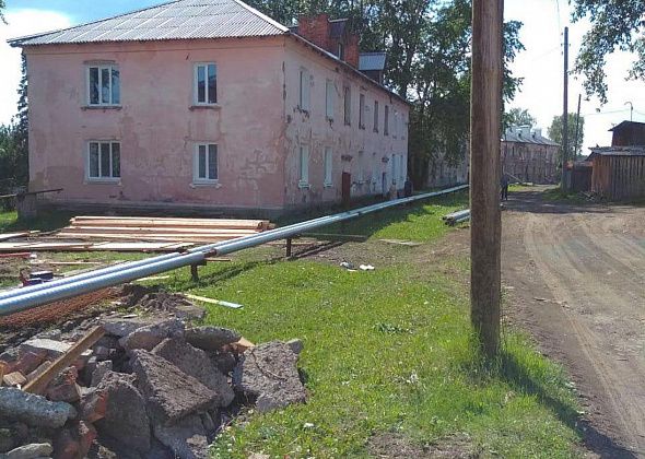 В Восточном теплотрассу проложили перед подъездами