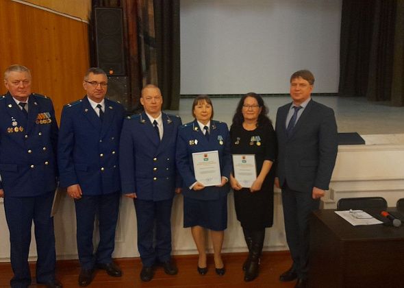 В Сосьве наградили ветеранов Уральской прокуратуры по надзору за соблюдением законов в исправительных учреждениях