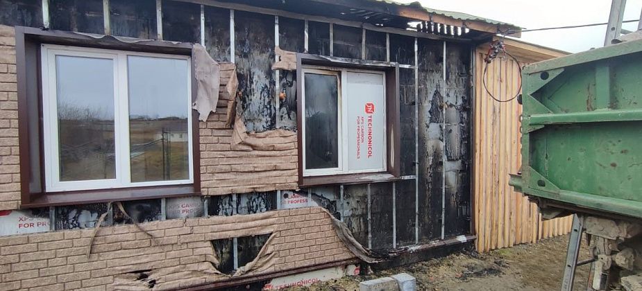 У начальника пожарной части Гарей горел жилой дом. Погорельцам нужна помощь