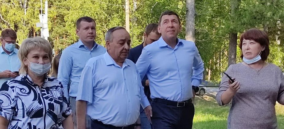 Евгений Куйвашев побывал в Сосьве и Гарях. И объявил о планах по капитальному ремонту автодороги от Гарей до Таборов