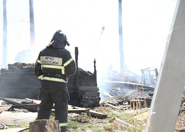 В Сосьве от огня пострадали две машины и жилой дом