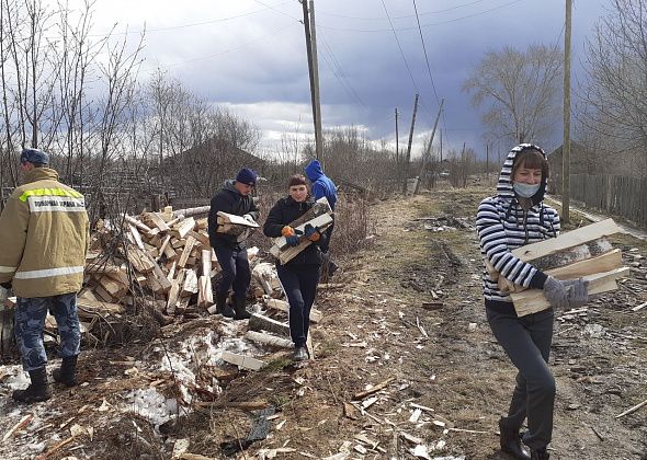 Сотрудники гаринской колонии навели порядок на подворьях ветеранов УИС и тружеников тыла