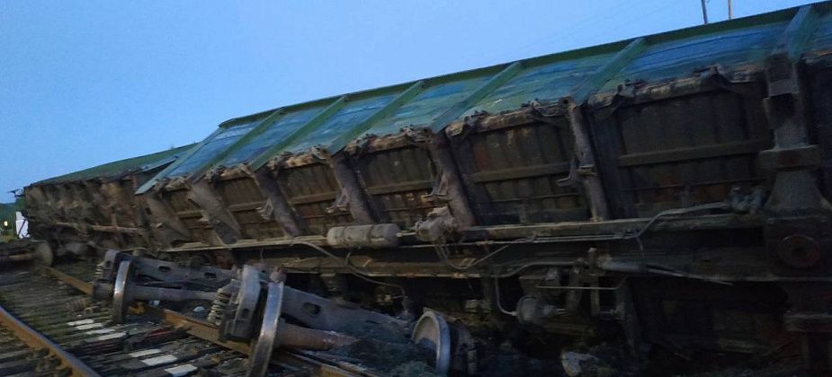 Серовский транспортный прокурор выезжал на место схода вагонов с щебнем