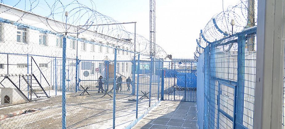 Охранника  краснотурьинской колонии насмерть задавил трактор. У погибшего остались жена и трое детей