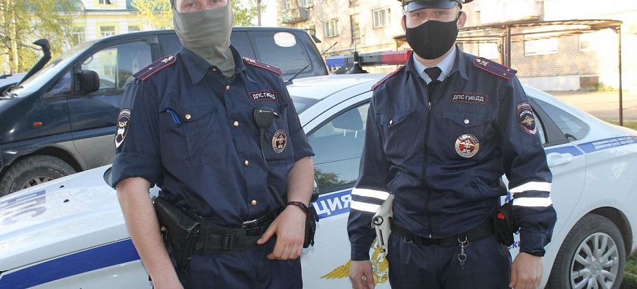 "Нужно срочно ехать!". Сотрудники ГИБДД Серова сопроводили беременную в роддом Краснотурьинска