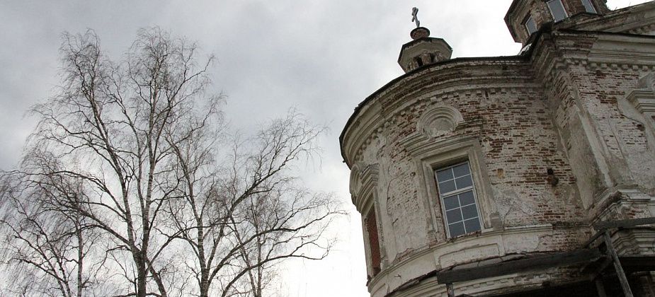 Разрушенные храмы, сероводородный источник, водопад. Что можно увидеть, выехав из Серова на один день?