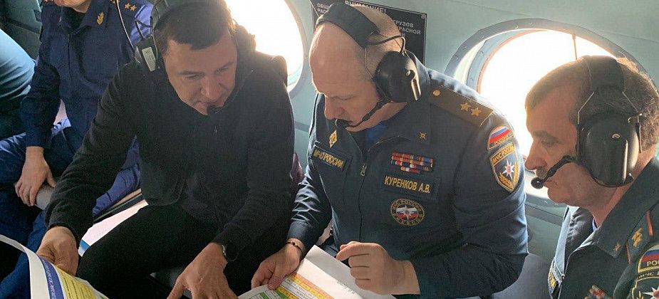 Губернатор области и глава МЧС России вылетели в Сосьву