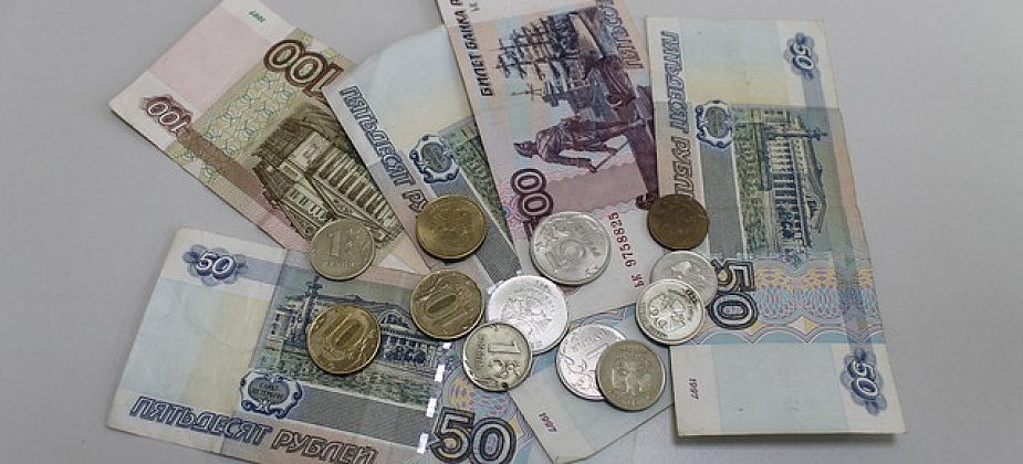 Опрос выявил нехватку денег до зарплаты у 75% россиян