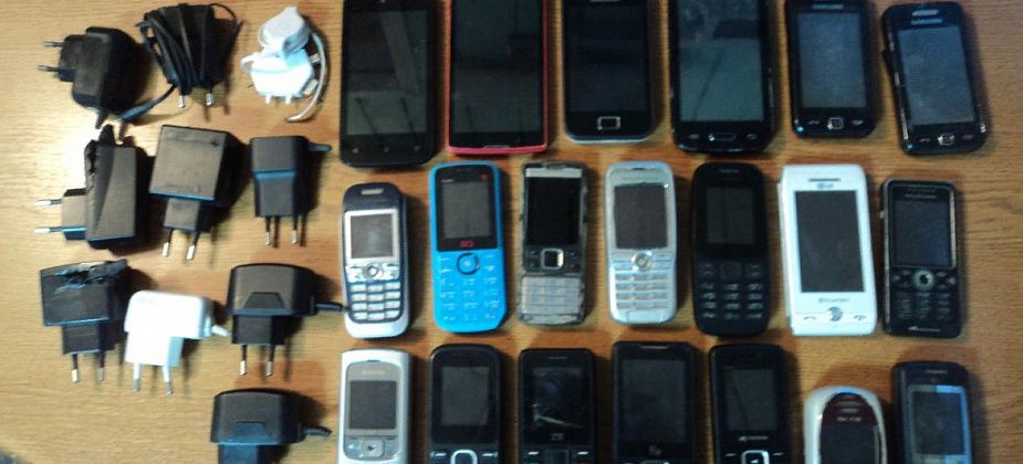 В гаринскую колонию пытались перебросить 20 сотовых телефонов