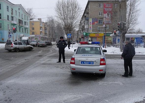 ГИБДД Серова и Сосьвы рекомендует автомобилистам поменять летнюю резину на зимнюю