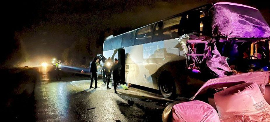 Автобус с вахтовиками попал в ДТП на Серовском тракте. Есть пострадавшие