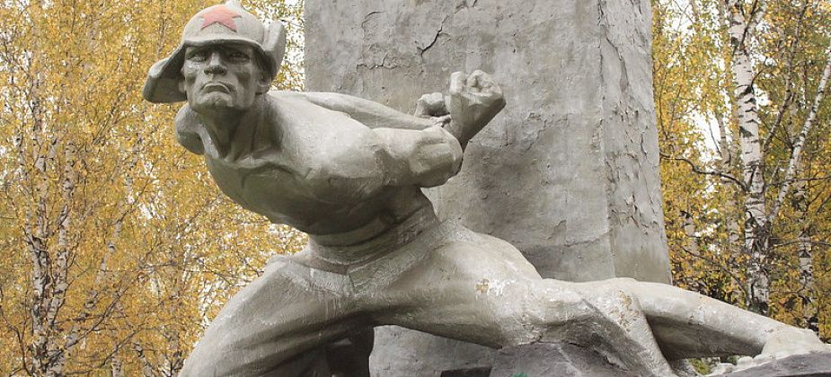 В каком году был установлен памятник красноармейцам в Сосьве? Коммунисты продолжают беспокоиться о мемориале