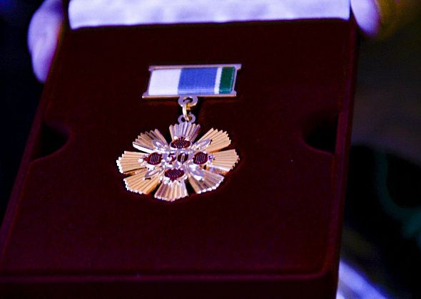 Жители Серова, Серовского и Гаринского районов удостоены наград за крепкие браки и многодетность