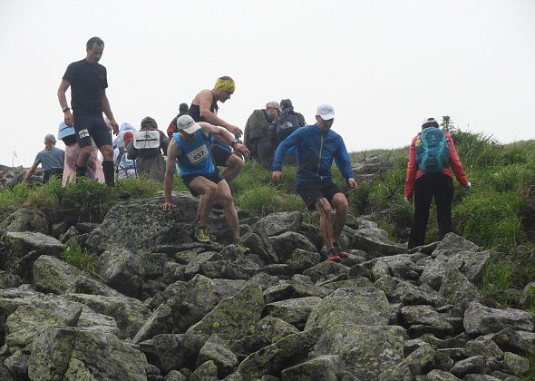 На марафоне "Конжак" именитого спортсмена Антона Шипулина обогнали 15 карпинцев