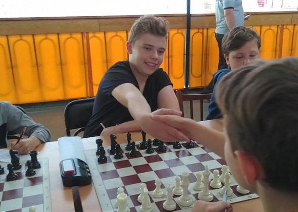 Юные шахматисты из Восточного играют в Реже