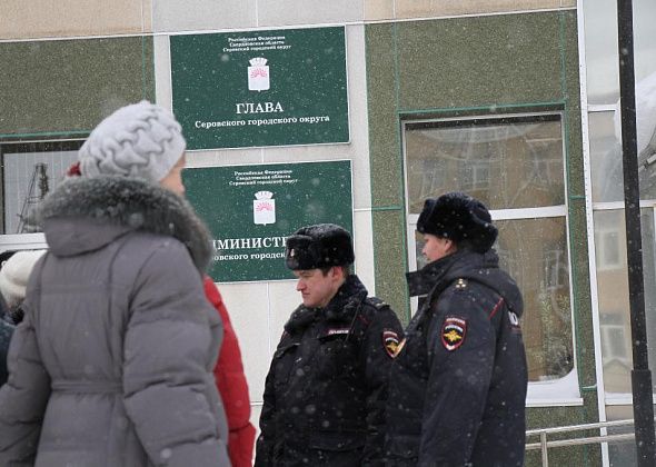 "Вася, выходи!"... Серовчане, доведенные “мусорной реформой”, вышли на несанкционированный митинг. А мэр - нет... 