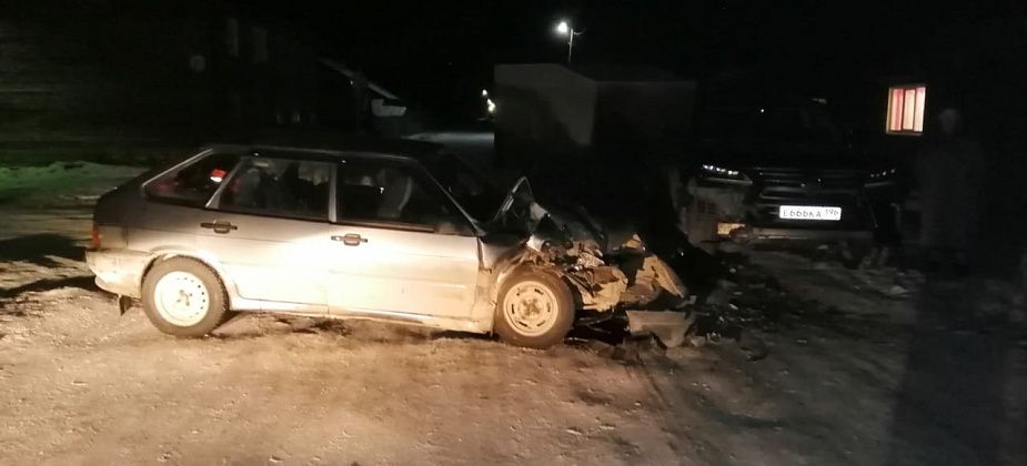 В Восточном ВАЗ въехал в Lexus. Водитель был пьян? Он говорит, что виной всему были темнота и гололед