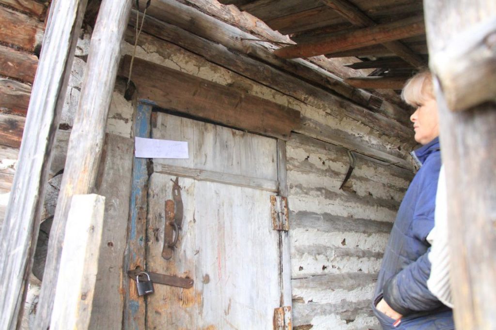 Юлия рассказывает, что обыск проводили, когда на похороны приехали родственники. Фото: Константин Бобылев, "Глобус"