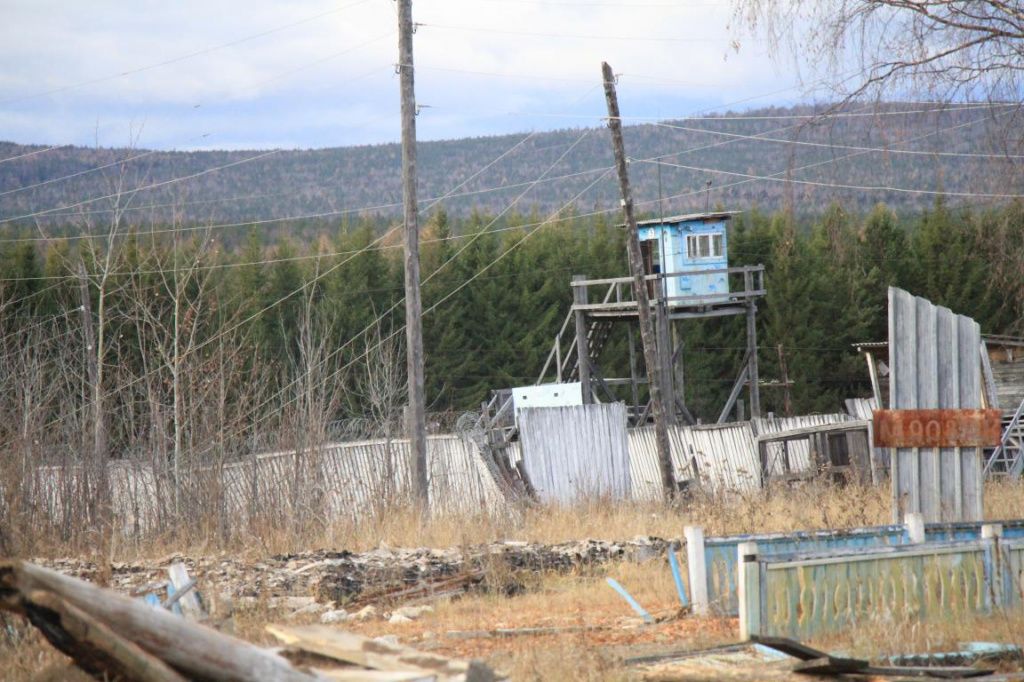 На вышках уже нет охранников. Фото: Константин Бобылев, "Глобус"